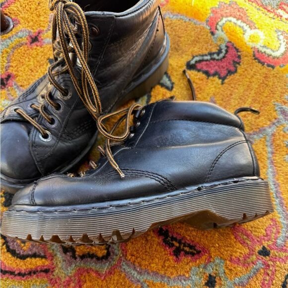 Dr. Martens air wair bouncing soles  Black Leather Boots.  Sz 4 - Picture 4 of 9